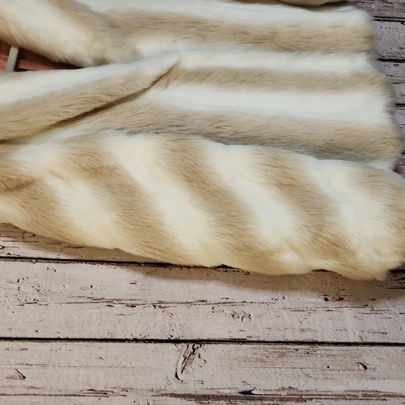 Vintage Jordache Faux Fur Coat - Picture 3 of 8